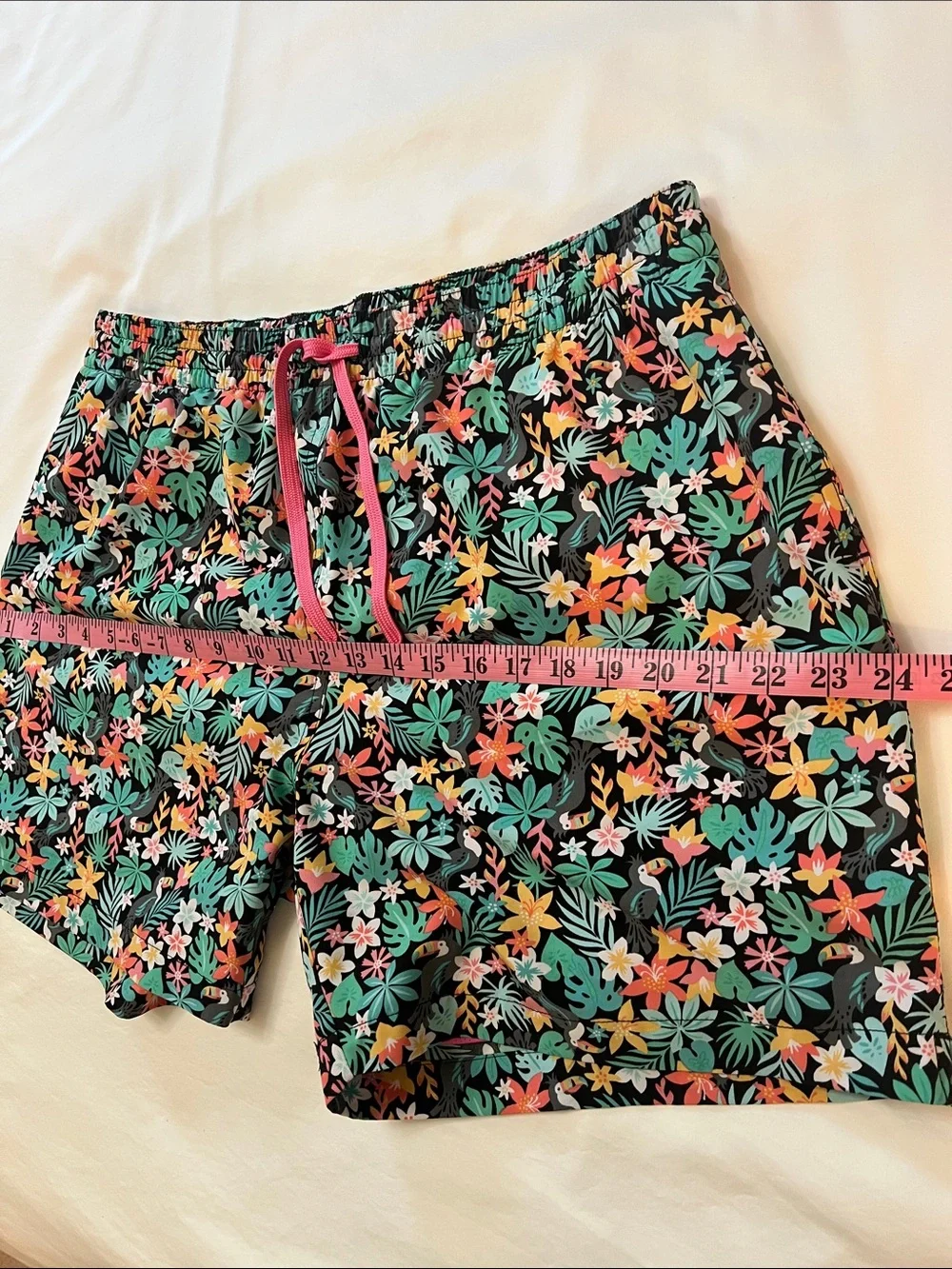 Chubbies 5.5 Inch The Bloomerangs Black Floral Toucan Pink Lined Swim Trunks XL